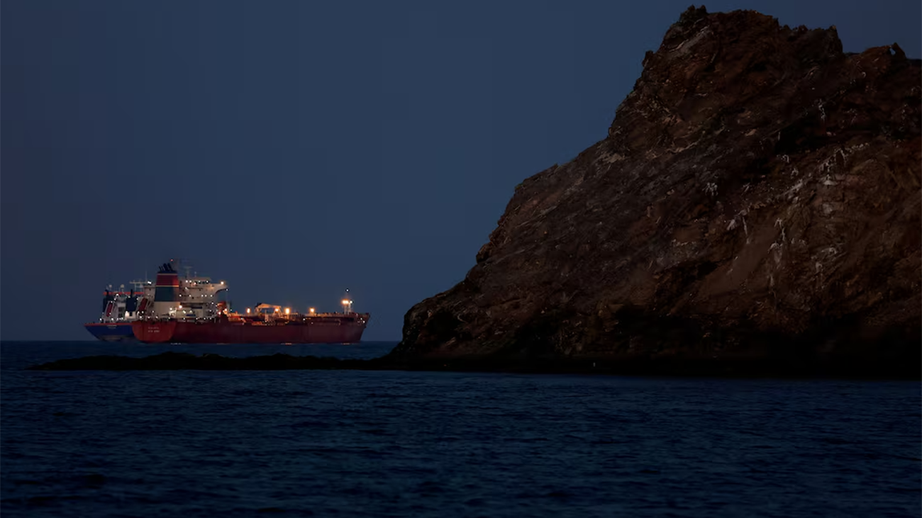 इरानद्वारा हर्मुज जलमार्ग पूर्ण रूपमा बन्द, तेल ट्याङ्करहरू बीच बाटोबाटै फर्किए